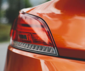 Ostrym narzędziem porysował 26 samochodów. 74-letni Sądeczanin trafił do aresztu