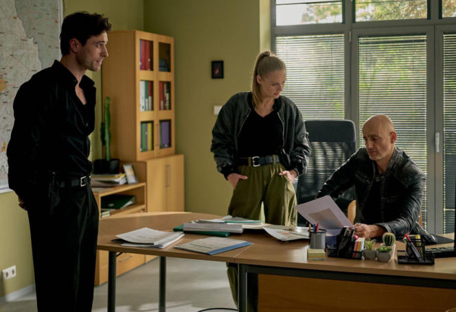 "Młode gliny", odcinek 19: Śledztwo w sprawie zabójstwa działaczki przybiera dramatyczny obrót po porwaniu jej wspólniczki Kasia Włodarczyk