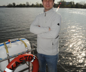 Orzeł wodował. Załoga statku uratowała bielika.