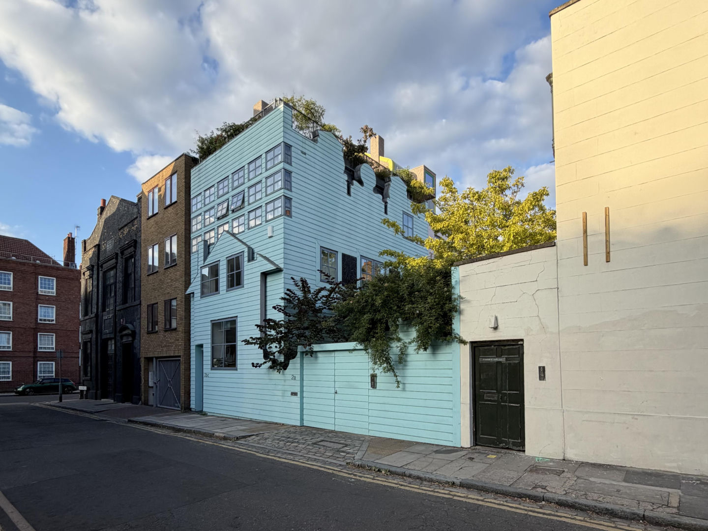 Blue House w Londynie od FAT