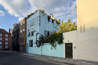 Blue House w Londynie od FAT