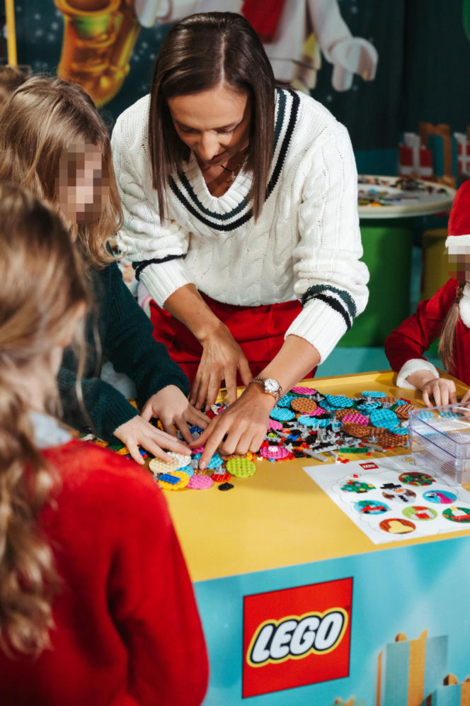 Iga Świątek bawiła się z dziećmi LEGO