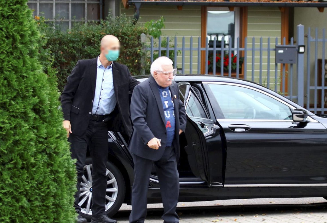 Lech Wałęsa na mszy świętej