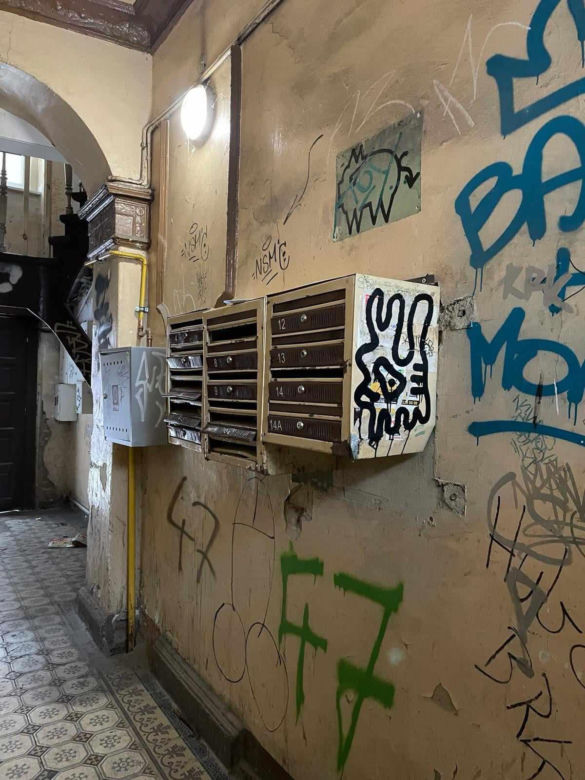 Dziedziniec kamienicy w centrum Poznania