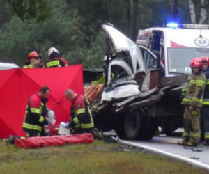 Ciężarówka zahaczyła o busa. Nie żyje 53-latek
