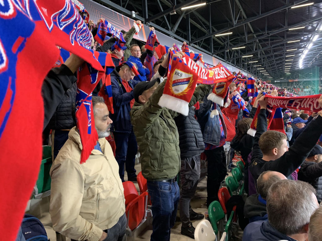 Mecz Raków Częstochowa - Sporting Lizbona. Stadion w Sosnowcu szczelnie wypełnił się kibicami 