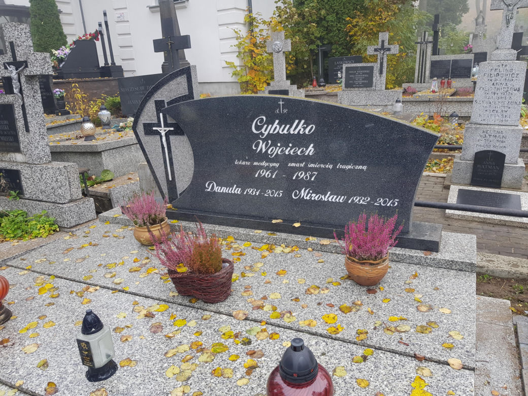 Zrobiliśmy spacer po białostockich nekropoliach. Sprawdź w jakim stanie są nagrobki historycznych postaci [ZDJĘCIA]