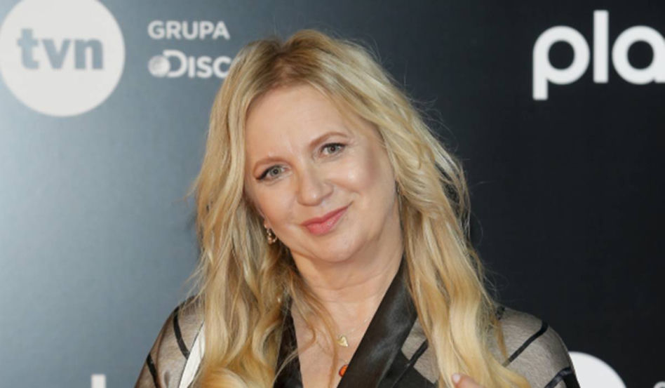 51-letnia Marzena Rogalska odważnie eksponuje piersi