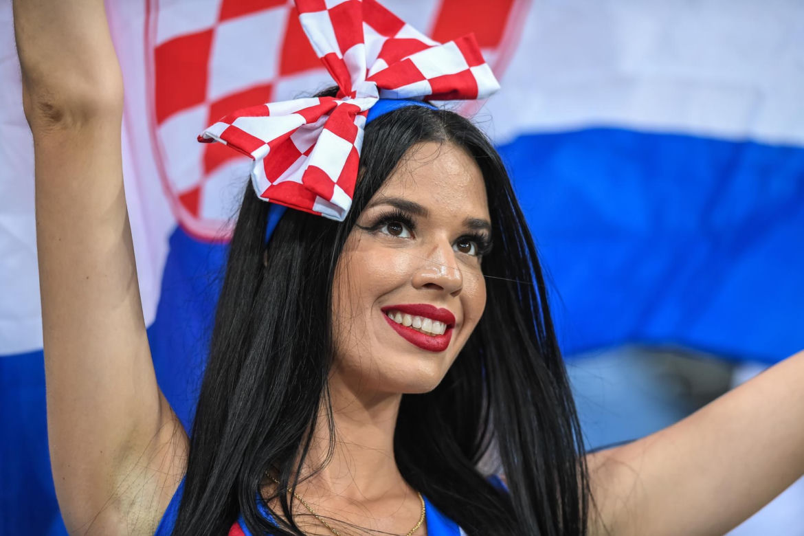 Ivana Knoll założyła obcisły kostium i zrobiła to bez zahamowania! Seksowna miss mistrzostw świata niezwykle podkreśliła swoje wdzięki.