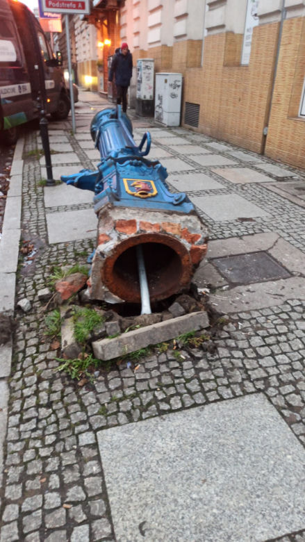 Zabytkowa pompa wraca do centrum Szczecina
