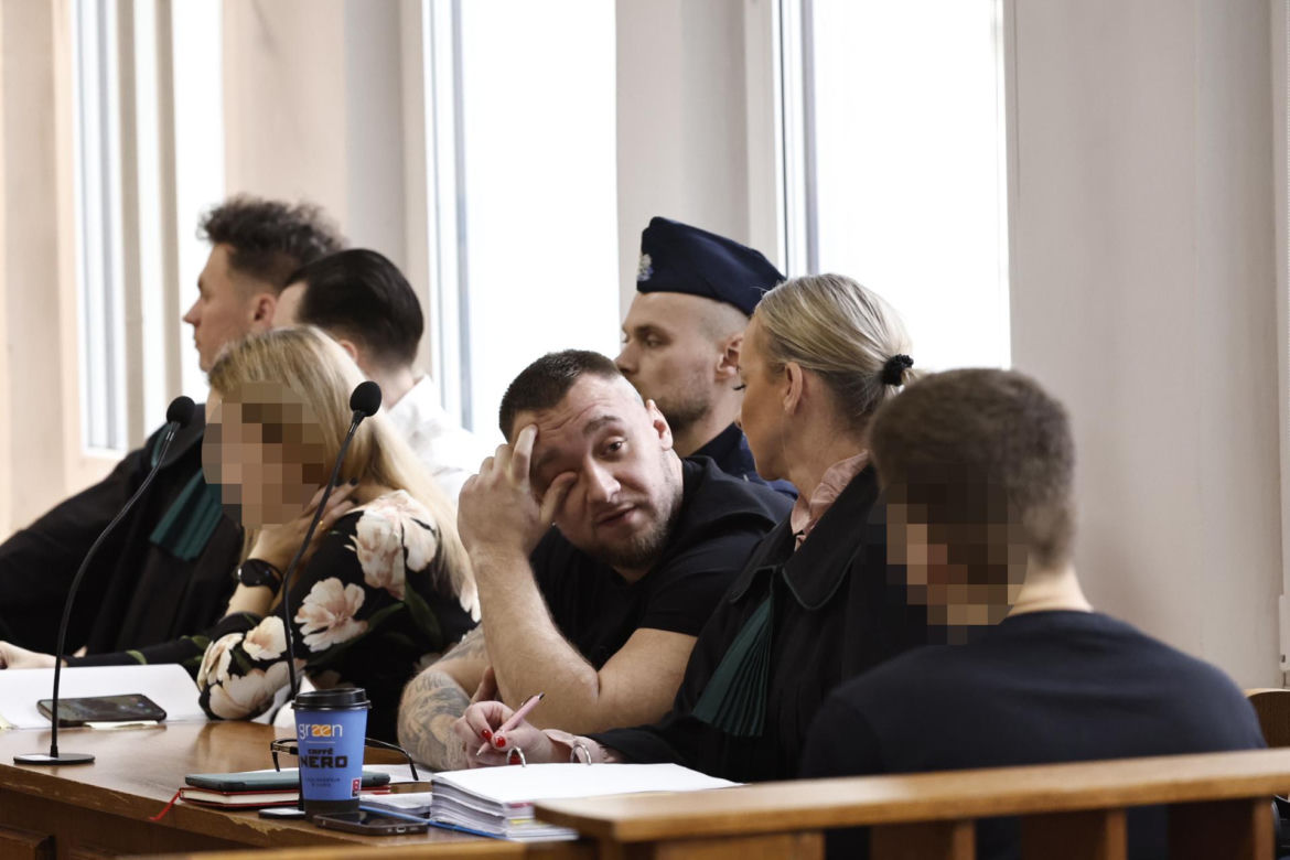 Łukasz Żak w sądzie. Sypie się linia obrony jego kolegów. Biegły: „Każdy ma obowiązek udzielenia pomocy”
