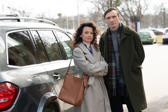 Pierwsza miłość, odcinek 4191. Fryderyk (Andrzej Kłak), jego "szwagierka"