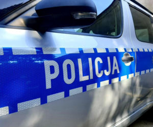 Zderzenie osobówki i pojazdu ciężarowego niedaleko Łomży. Jedna osoba trafiła do szpitala ZDJĘCIA