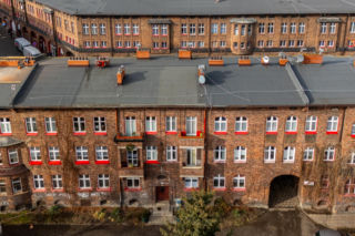 Tylko tutaj ma to aż takie znaczenie. Nikisz ma czerwone okna, a Kaufhaus zielone. Od czego zależą kolory okien śląskich familoków? 