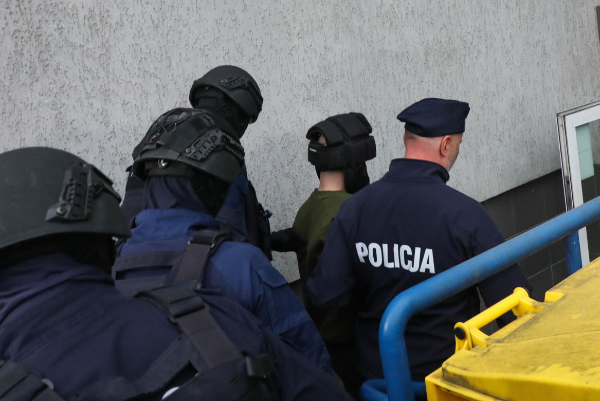 9-latek dokonał ataku w szkole w Ostrołęce. Został doprowadzony do prokuratury
