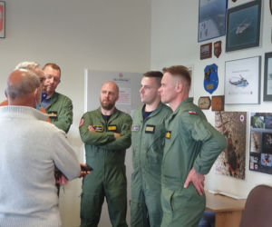 Uratowani żeglarze podziękowali pilotom