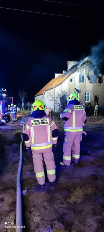 Dwie osoby zginęły w pożarze! Wielka tragedia pod Bartoszycami [ZDJĘCIA]