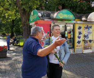 Kwiaciarki wdzięczne za poparcie. Z radości rozdały bydgoszczanom kwiaty!