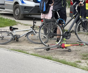 Czołowe zderzenie rowerzystów w Warszawie. Cyklista trafił do szpitala