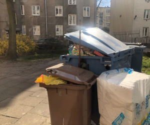 Śmieci zalewają Warszawę