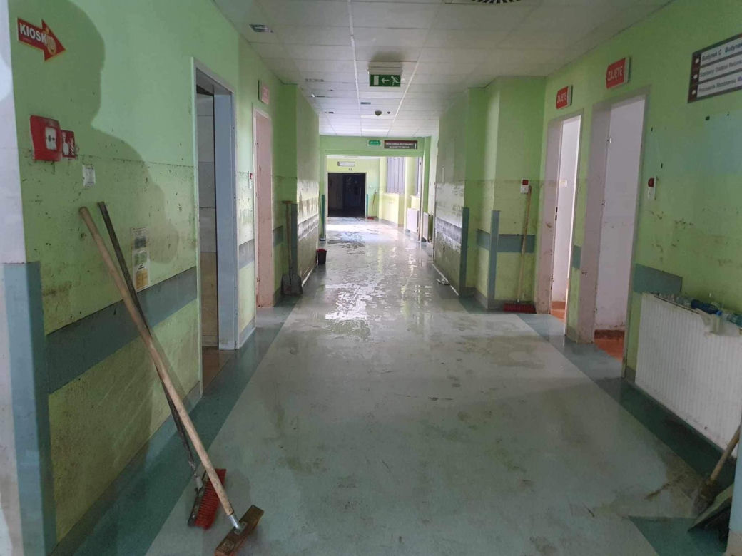 Miejscowy szpital zniszczony przez powódź