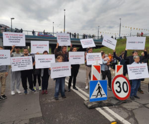 Cichy marsz w Krakowie po tragicznym wypadku. Zginęło młode małżeństwo