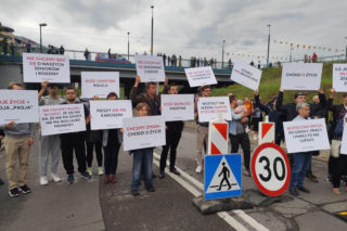 Cichy marsz w Krakowie po tragicznym wypadku. Zginęło młode małżeństwo