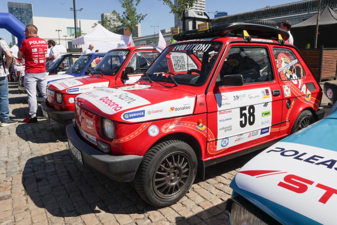 98 Fiatów 126p jedzie trasą wokół Bałtyku