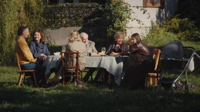 M jak miłość odc. 1910. Karol Kosowski (Stanisław Brejdygant), Judyta (Paulina Chruściel), Marysia (Małgorzata Pieńkowska), Barbara (Teresa Lipowska), Kisielowa (Małgorzata Różniakowska), Żak (Krzysztof Tyniec), Agnes (Amanda Mincewicz)