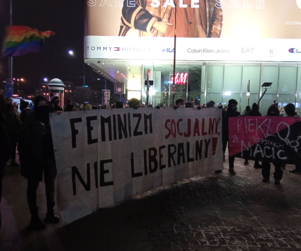 Strajk Kobiet w Warszawie. Takie transparenty mieli ze sobą protestujący (29.01.2021)