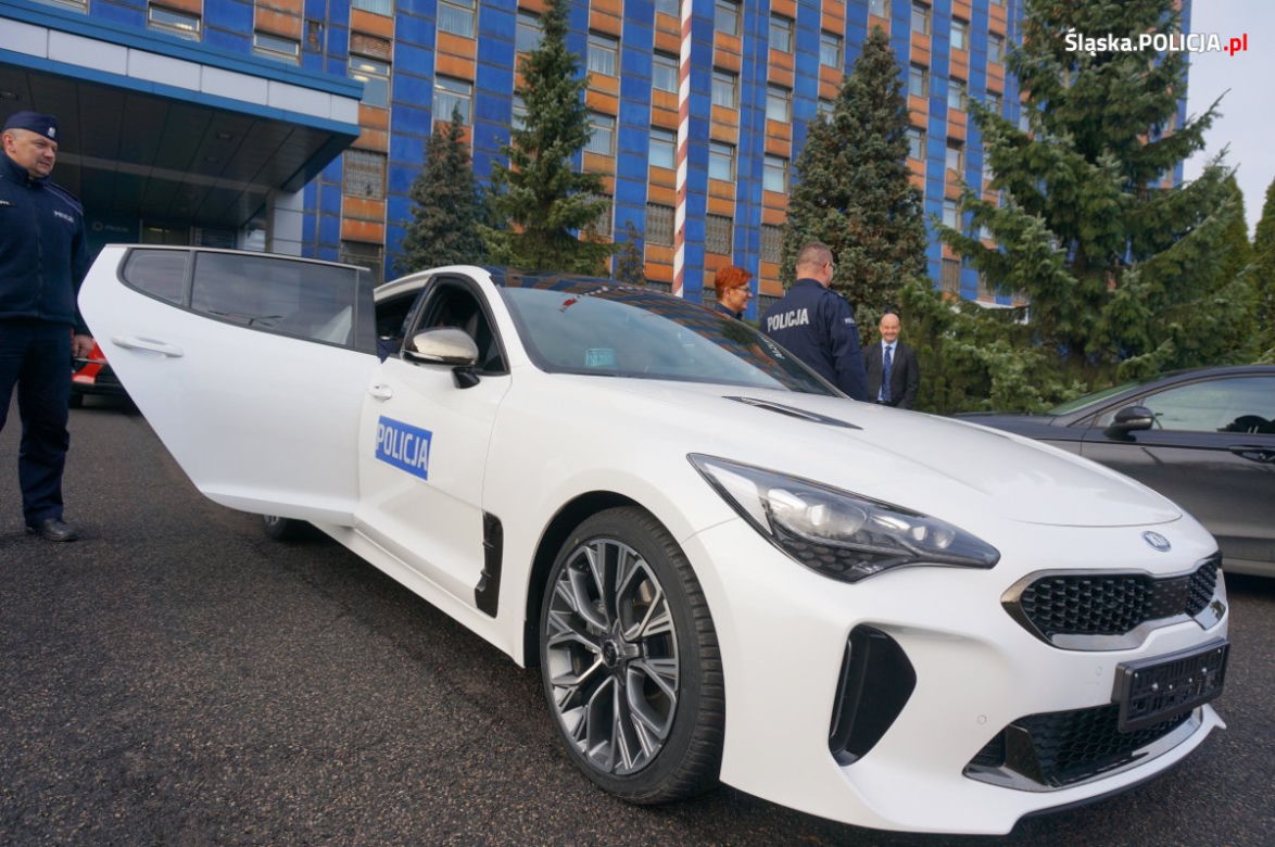 Nowe radiowozy KIA Stinger dla polskiej policji