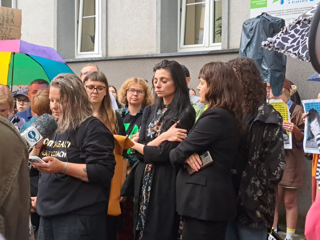 "Nigdy nie będziesz szła sama. Solidarnie z Joanna". Protest w Krakowie