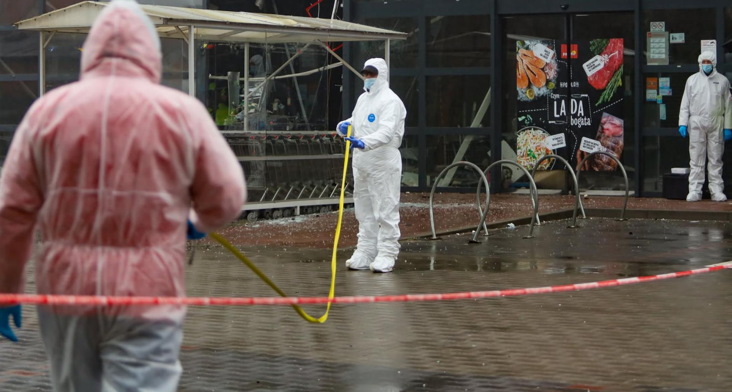 Huk, chaos i... pusta kasa! Złodzieje wysadzili bankomat i uciekli bez łupu!