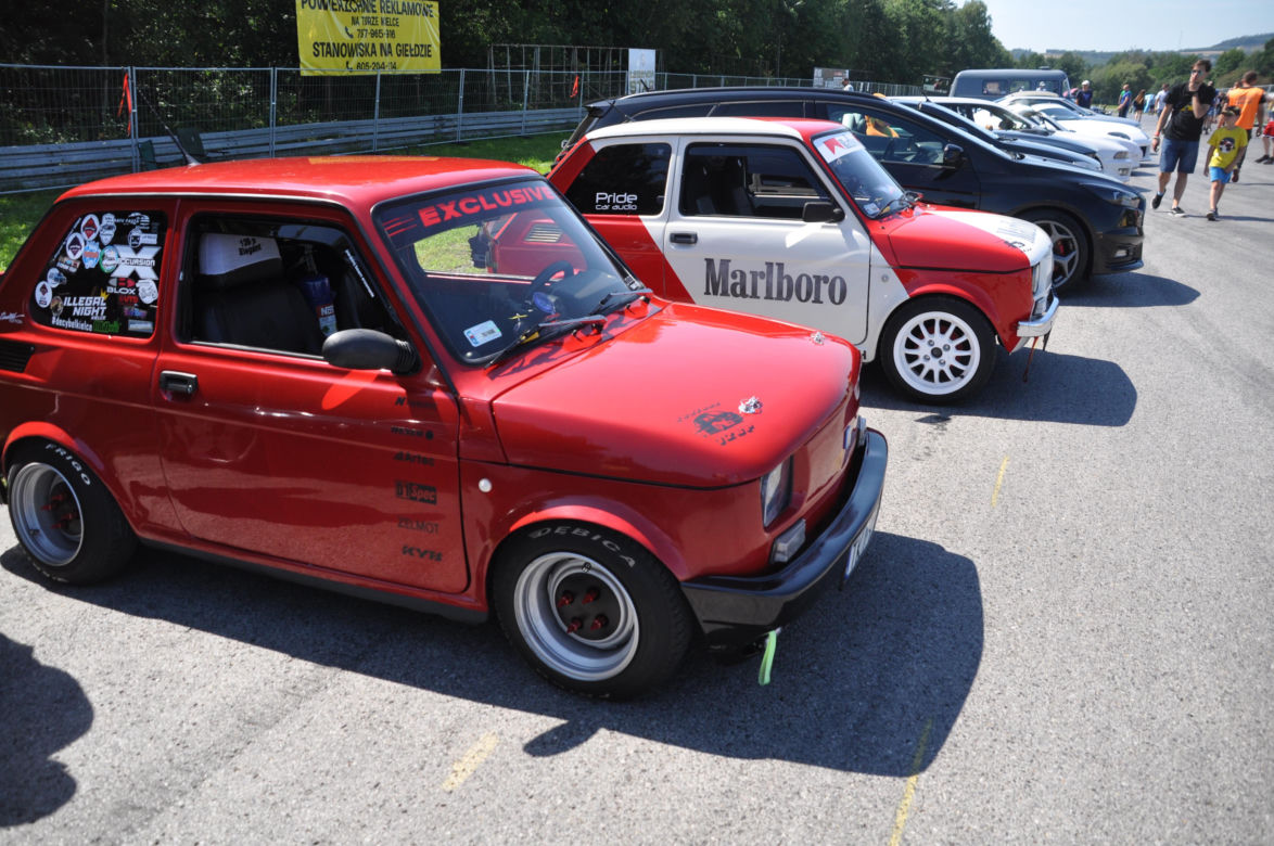 Auto Moto Fiesta 2023 na Torze Kielce. Dużo pięknych samochodów i pokazy driftu