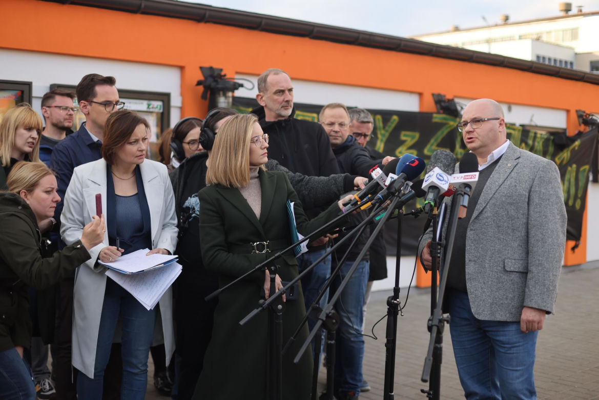 Wstrząs w kopalni Zofiówka. Ratownicy dotarli do czterech górników. "Nie dają oznak życia"