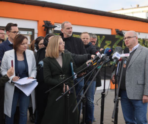 Wstrząs w kopalni Zofiówka. Ratownicy dotarli do czterech górników. Nie dają oznak życia