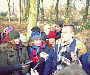 Protestują przeciwko wycince drzew w parku Grabiszyńskim