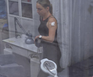 Posłanka Gajewska jadła sushi i robiła paznokcie