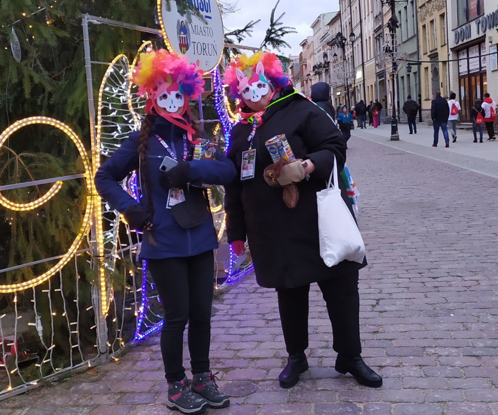 Gorące serca smagane wiatrem. Torunianie grają z WOŚP po raz trzydziesty! [FOTO]
