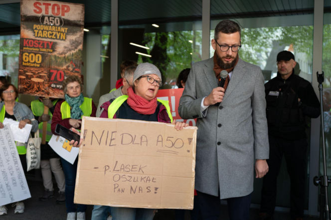 Dramat setek rodzin pod Warszawą! Nowa autostrada zburzy ich domy?! „Żyjemy na bombie”