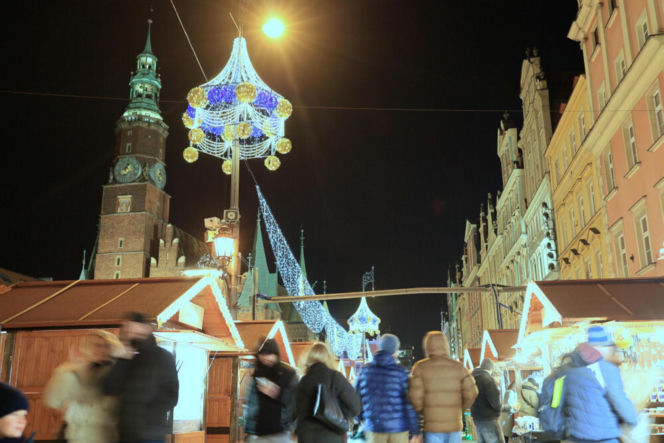 Wroclaw. Jarmark Bozonarodzeniowy juz otwarty.