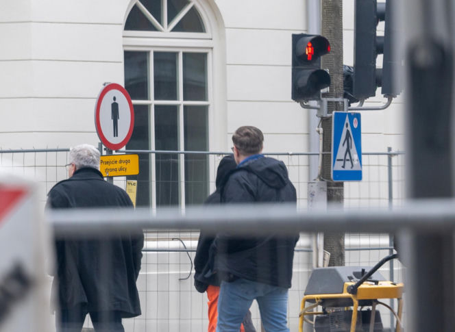 Bronisław Komorowski gnał do krawca z dżinsami. Po drodze złamał prawo!