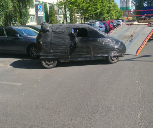 Poznań: Ktoś spakował auto do drogi. Nietypowy widok!