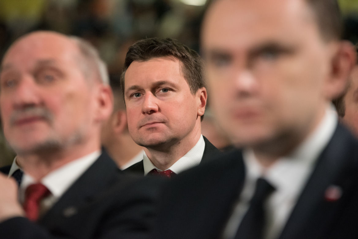 Rząd tańczy i śpiewa na urodzinach Radia Maryja