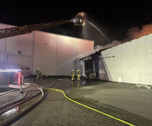 Pożar hal produkcyjnych w Bramkach