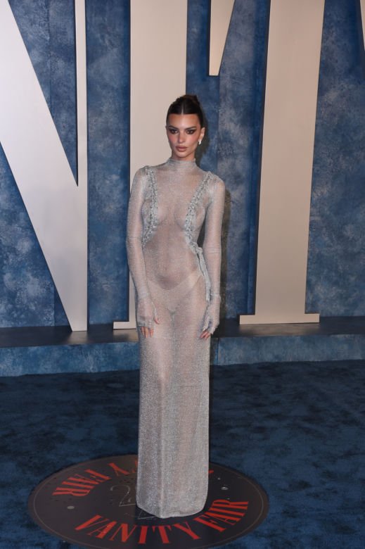 Emily Ratajkowski i kwiat gigant! Nie uwierzysz, w co ubrała się polska piękność
