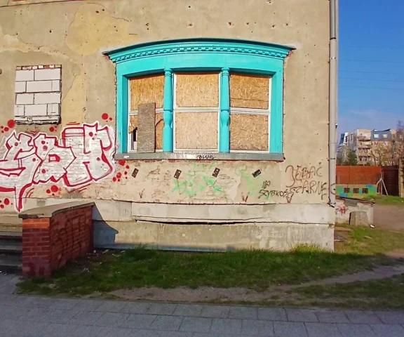 Wysiedlona, przesunięta i... zapomniana. Wciąż nie ma pomysłu na zabytkową willę