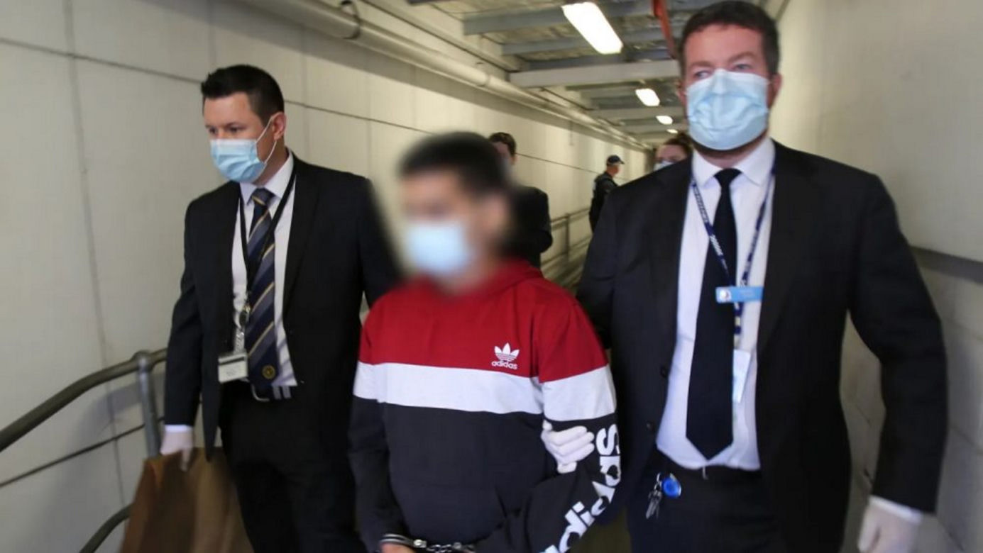  Udusił kablem od lampy 69-letnią kochankę, bo odkrył, że jest facetem! Mord w Australii