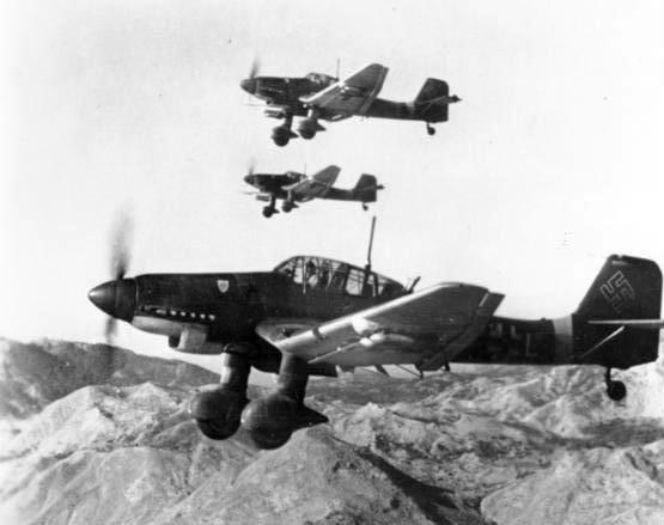 „Sztukasy”. Te bombowce zniszczyły Warszawę. Z powodu nowatorskiej konstrukcji były piekielnie skuteczne, ale też niebezpieczne dla pilotów