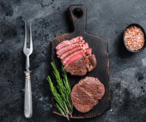 Soczysta, aromatyczna i idealnie różowa w środku. Pieczona polędwica, która zachwyca